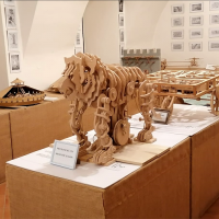 Model mechanického lva Leonarda da Vinci na výstavě v Brně